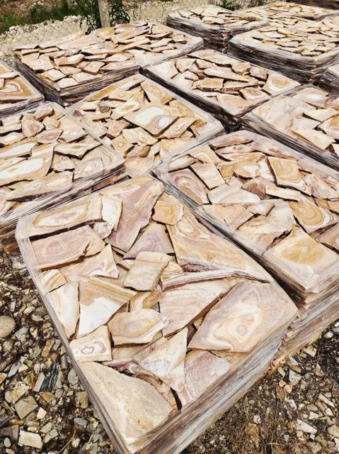 A4 — Natural Stone Polygonal