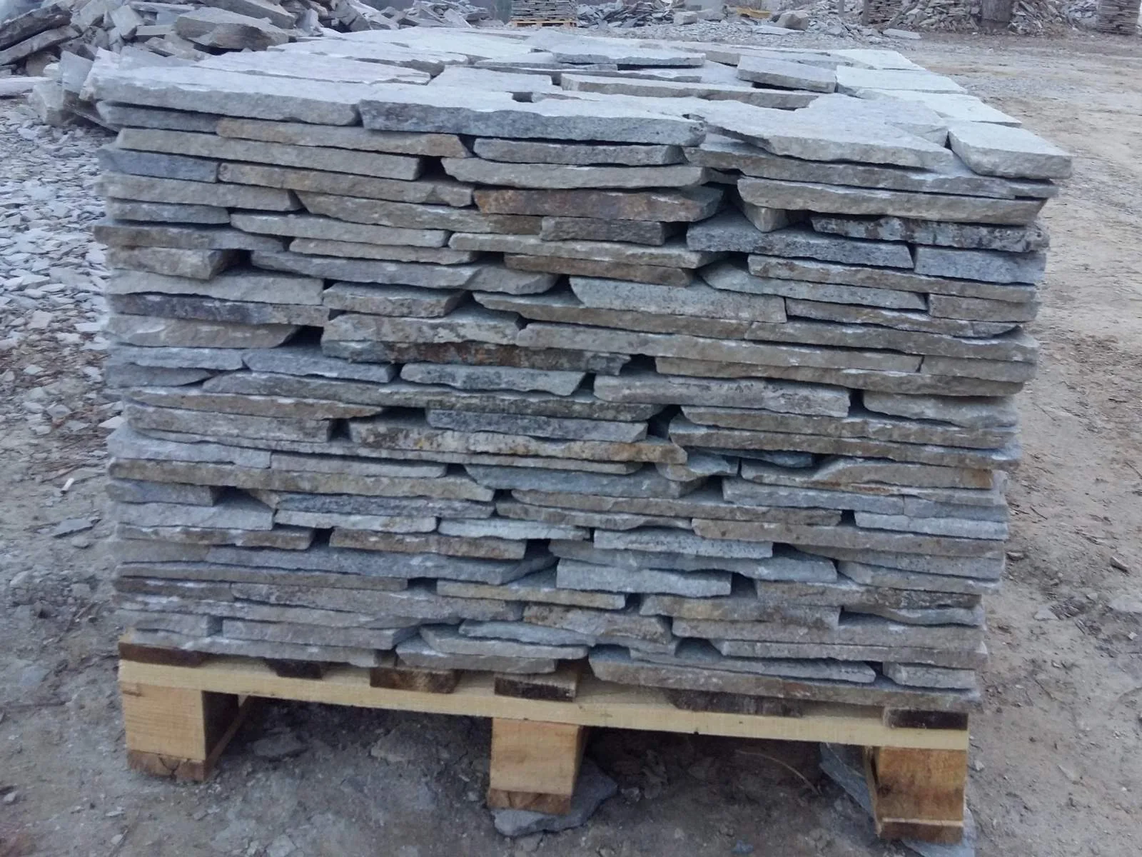 Pallet stacked with gray irregular gneiss flagstones